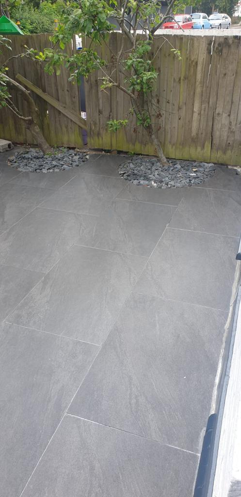 Dark grey porcelain patio with tree circle and slate mulch, Surrey